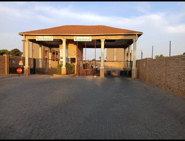2 BEDROOM SECTIONAL TITLE FOR SALE IN GREENHILLS